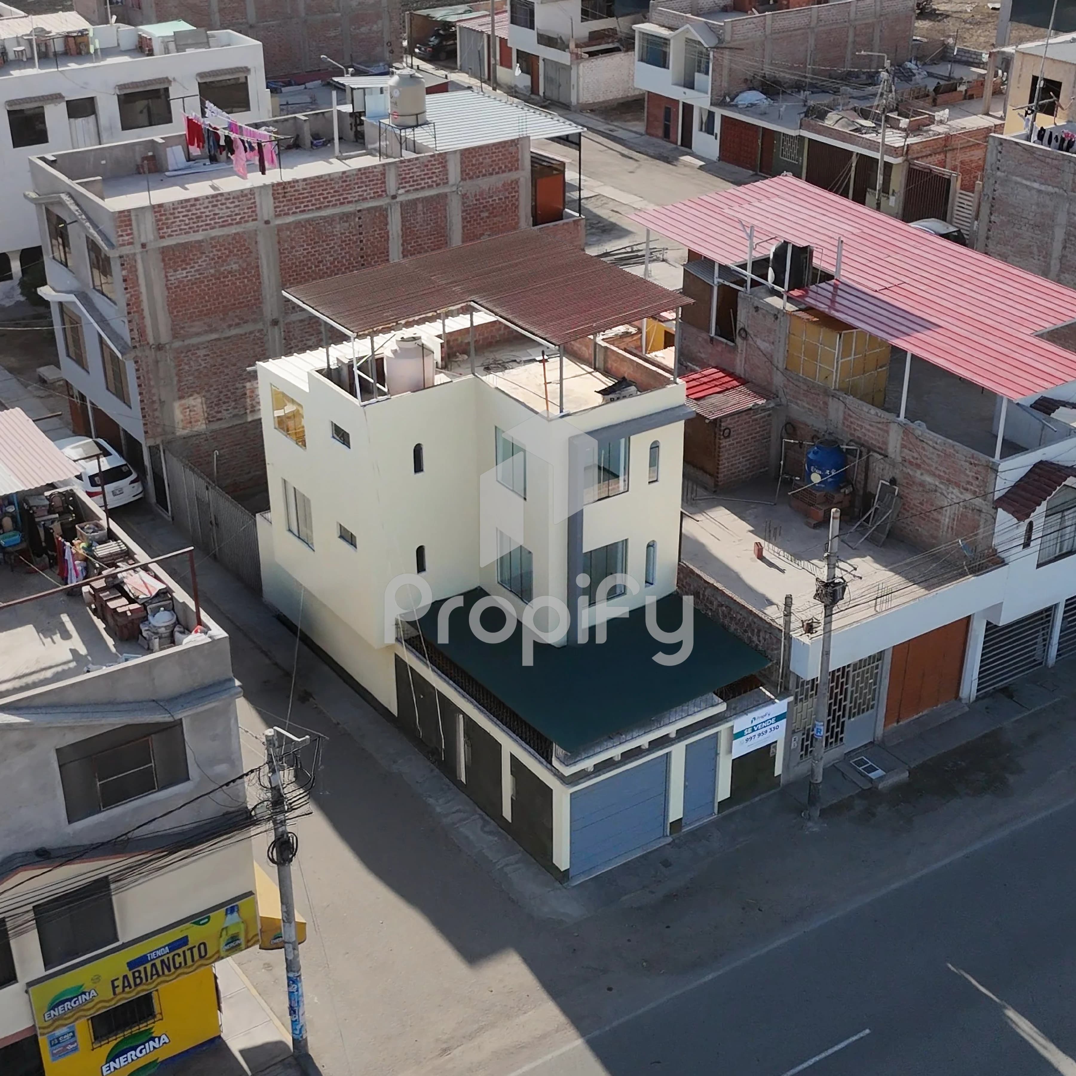 CASA EN CAMANA