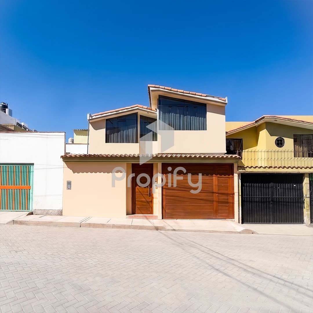 Casa en Urb. Colonial II