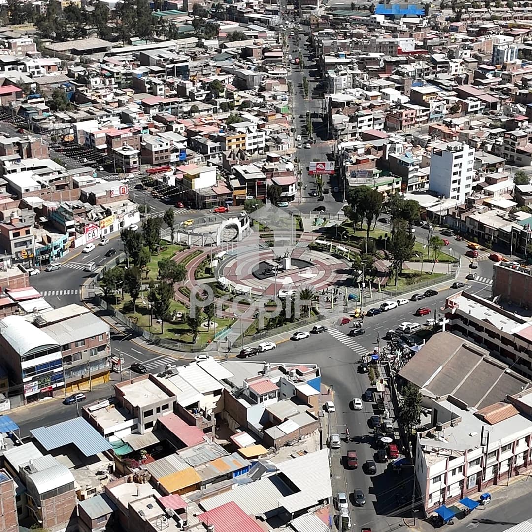 Casa como terreno, a 3 min de la plaza umachiri - MARIANO MELGAR